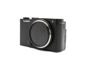 Panasonic Lumix DC-S9
