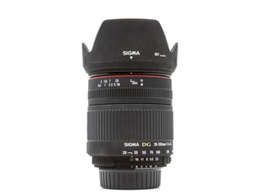 Sigma 28-300mm f/3.5-6.3 DG Macro - Monture Nikon