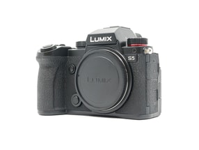 Panasonic Lumix DC-S5