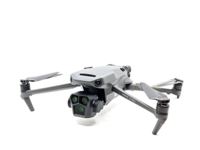 DJI Mavic 3 Pro Fly More Combo