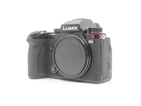 Panasonic Lumix DC-S5