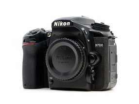 Nikon D7500