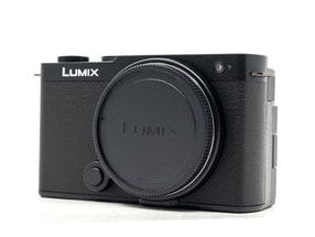 Panasonic Lumix DC-S9