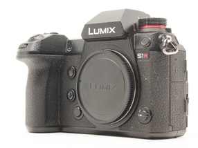 Panasonic Lumix DC-S1R
