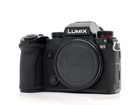 Panasonic Lumix DC-S5
