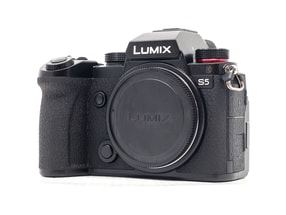 Panasonic Lumix DC-S5