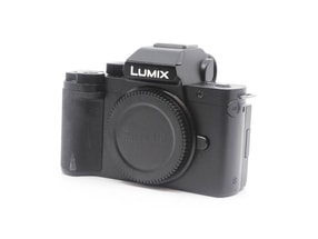 Panasonic Lumix DC-G100