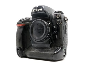 Nikon D2X
