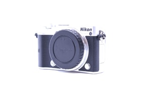Nikon 1 J5