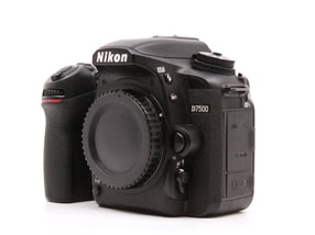 Nikon D7500