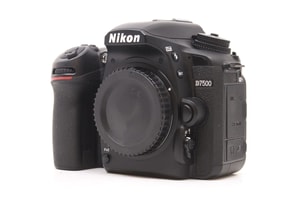 Nikon D7500