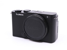 Panasonic Lumix DC-S9