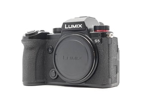 Panasonic Lumix DC-S5