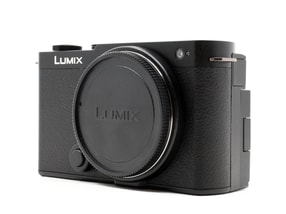 Panasonic Lumix DC-S9