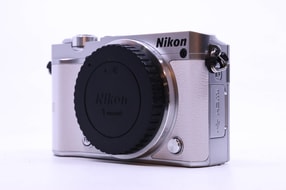 Nikon 1 J5