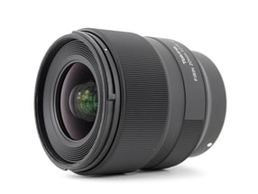 Tokina FiRIN 20mm f/2 AF - attacco Sony FE