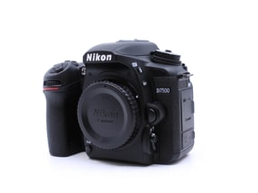 Nikon D7500