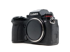 Panasonic Lumix DC-S5
