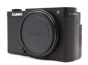Panasonic Lumix DC-S9
