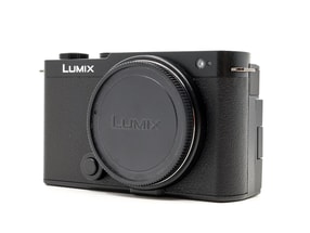 Panasonic Lumix DC-S9