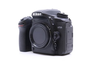 Nikon D7500