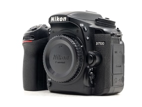 Nikon D7500
