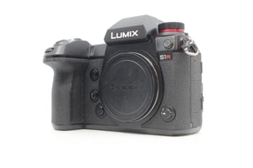 Panasonic Lumix DC-S1R