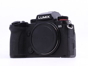 Panasonic Lumix DC-S5