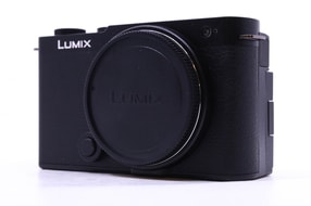 Panasonic Lumix DC-S9