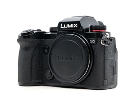 Panasonic Lumix DC-S5