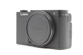 Panasonic Lumix DC-S9