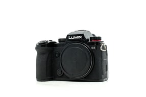 Panasonic Lumix DC-S5
