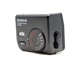Flash Fujifilm EF-X20 con attacco a slitta