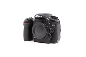Nikon D7500