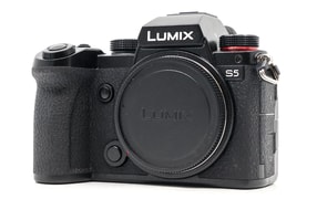 Panasonic Lumix DC-S5