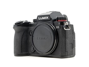 Panasonic Lumix DC-S5
