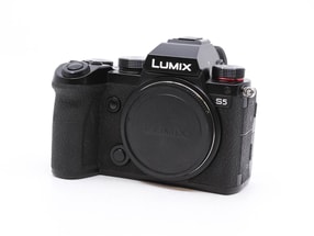 Panasonic Lumix DC-S5