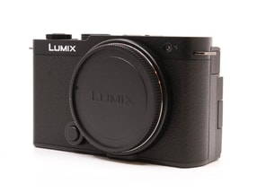 Panasonic Lumix DC-S9