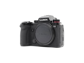 Panasonic Lumix DC-S5