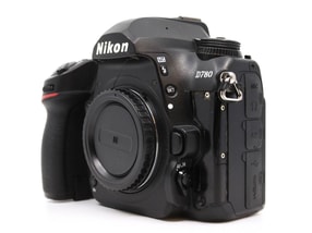 Nikon D780