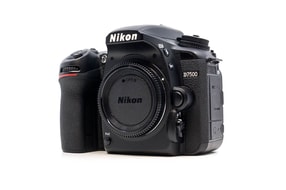 Nikon D7500