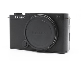 Panasonic Lumix DC-S9