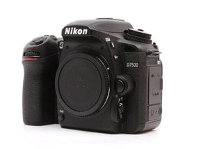 Nikon D7500