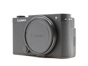 Panasonic Lumix DC-S9