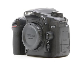 Nikon D7500