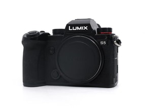 Panasonic Lumix DC-S5
