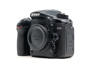 Nikon D7500